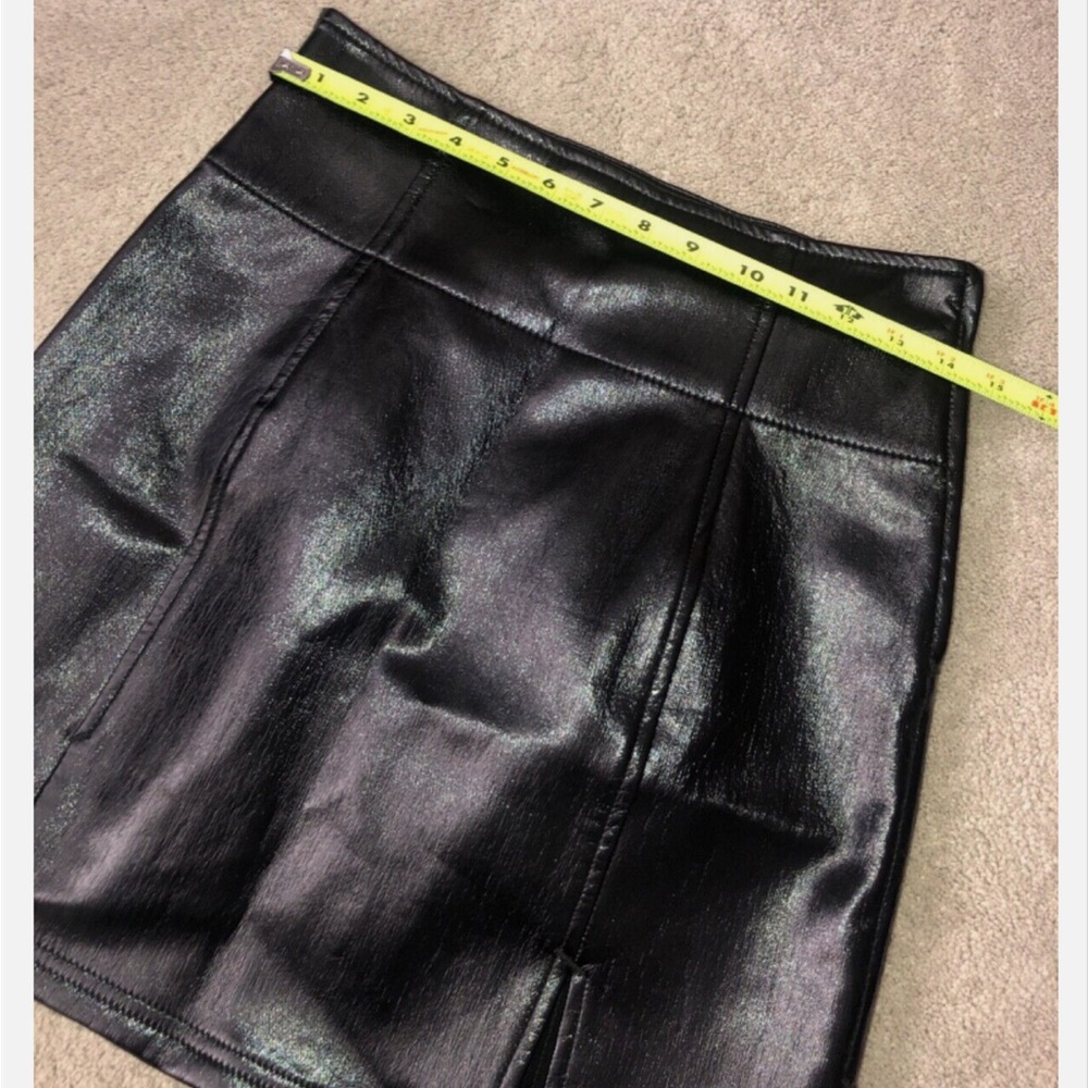 Free People Mini Skirt Black Shiny Coated Denim Size 8 Holding Onto‎ A Dream - Picture 4 of 12